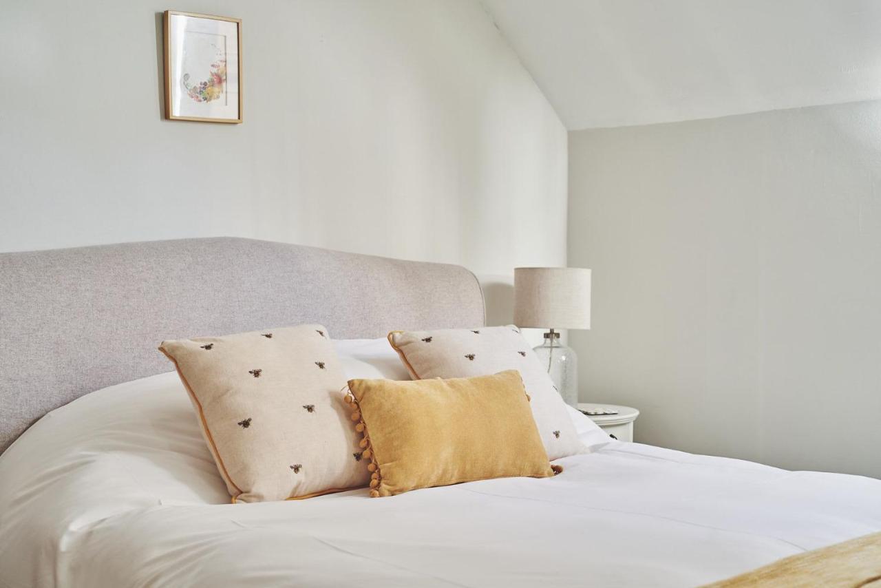 Large Stylish Luxury Cotswold Cottage - Ideal For Families, W/ Ev Charging Andoversford Bagian luar foto