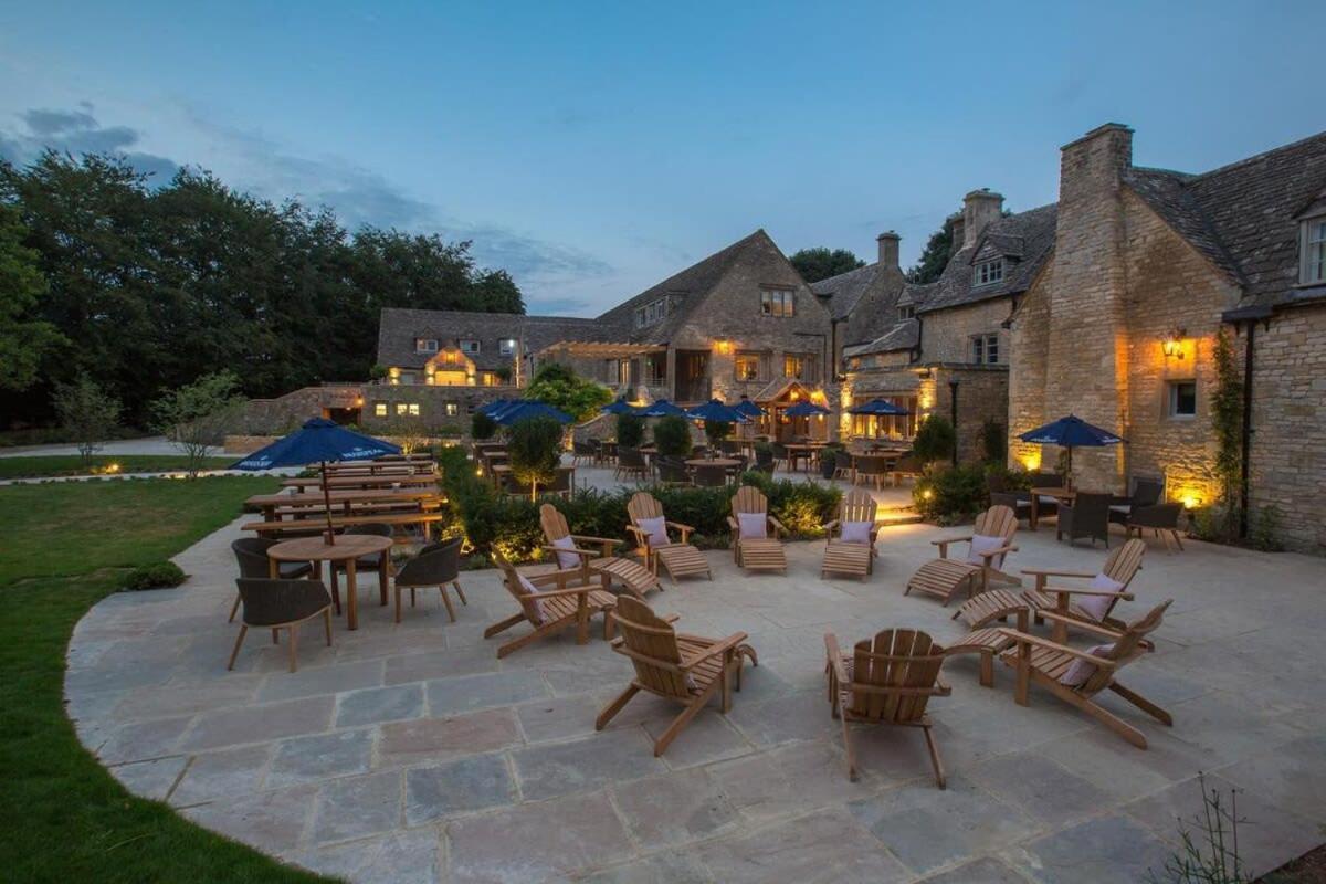 Large Stylish Luxury Cotswold Cottage - Ideal For Families, W/ Ev Charging Andoversford Bagian luar foto