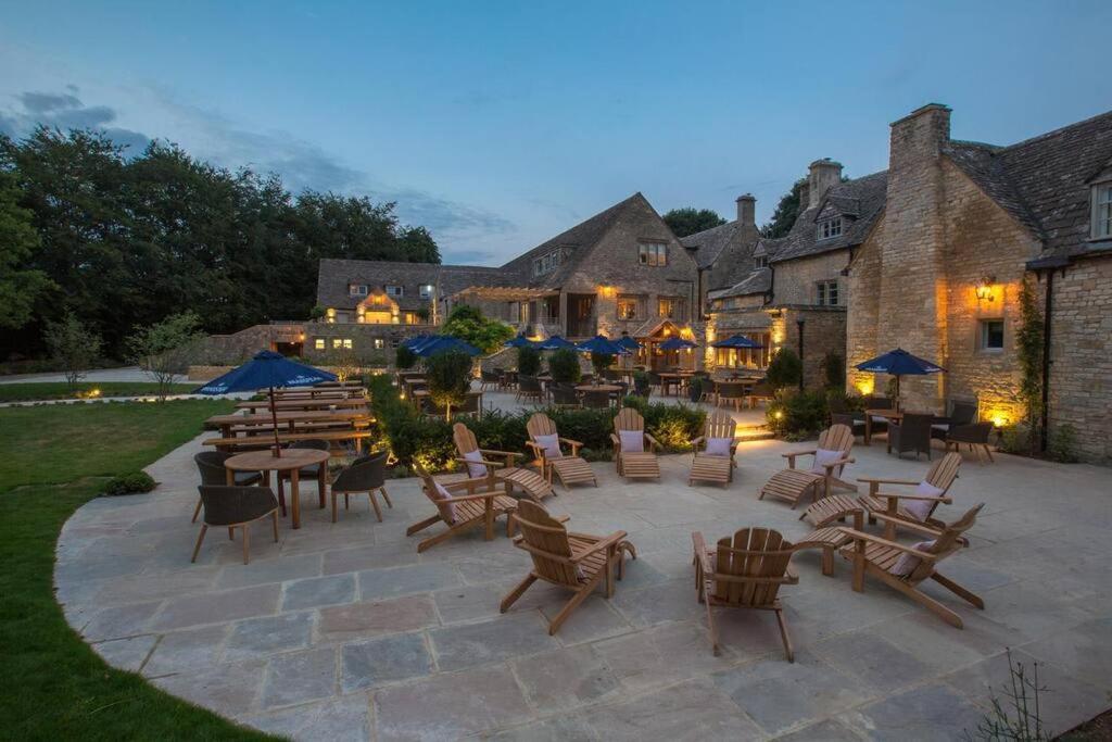 Large Stylish Luxury Cotswold Cottage - Ideal For Families, W/ Ev Charging Andoversford Bagian luar foto