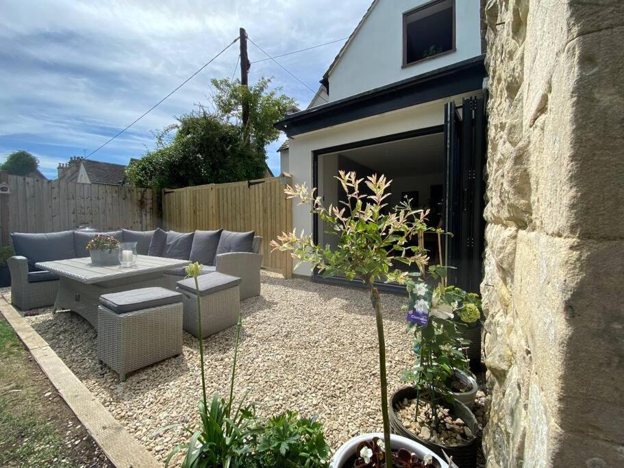 Large Stylish Luxury Cotswold Cottage - Ideal For Families, W/ Ev Charging Andoversford Bagian luar foto