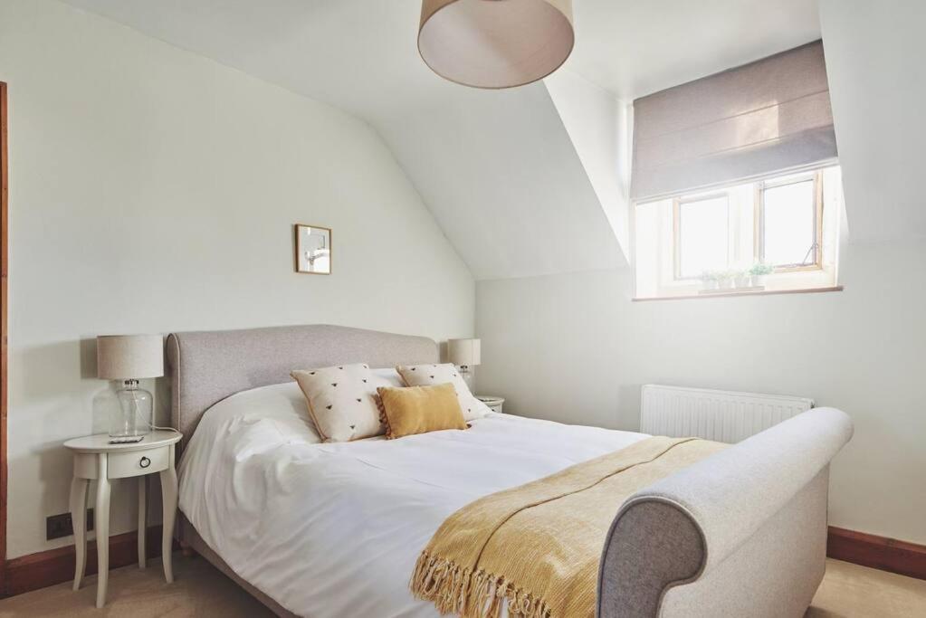 Large Stylish Luxury Cotswold Cottage - Ideal For Families, W/ Ev Charging Andoversford Bagian luar foto